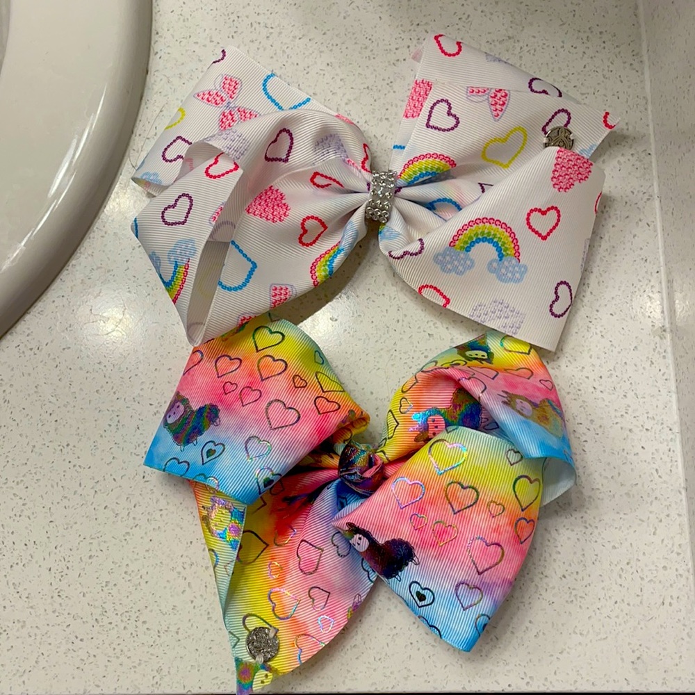 JoJo Siwa rainbow bows